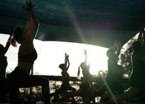 Album wildflow cours de yoga à yourte en scène